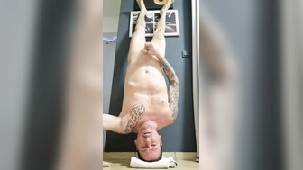Spermaspritzen mit Kopfstand