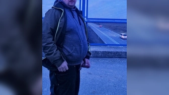 Draußen auf der Autobahn Brücke wichsen