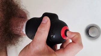 Micropenis beim Vibrator-Spaß