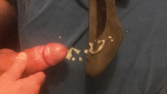 Apspritzen über Wildleder Pumps