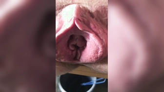 Geschwollene Muschi gefickt und Sperma abgespritzt