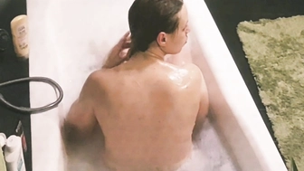 Badespaß einer Mitbewohnerin Teil 3