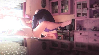 Alte Frauen mit Dildo nass machen