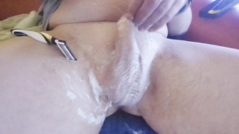Beim Penis Rasieren geil geworden
