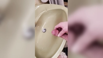 Hart abgespritzt von all euren geilen Videos und Bildern