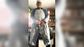 Opa wichst und spritzt