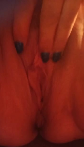 Freundin zeigt mir ihren Dildo