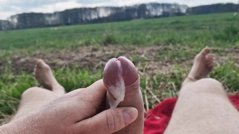 Abspritzen auf der Wiese