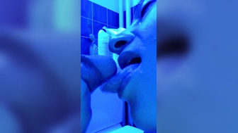 Meine Frau lutscht meinen Schwanz