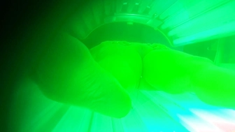 Im Solarium heimlich gefilmt
