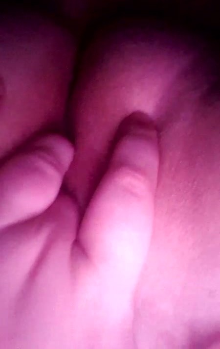 BBW / Curvy zeigt ihre Pussy feucht
