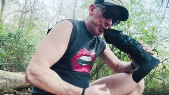 Monsterdildo 13 inc "War Head" anal im Wald