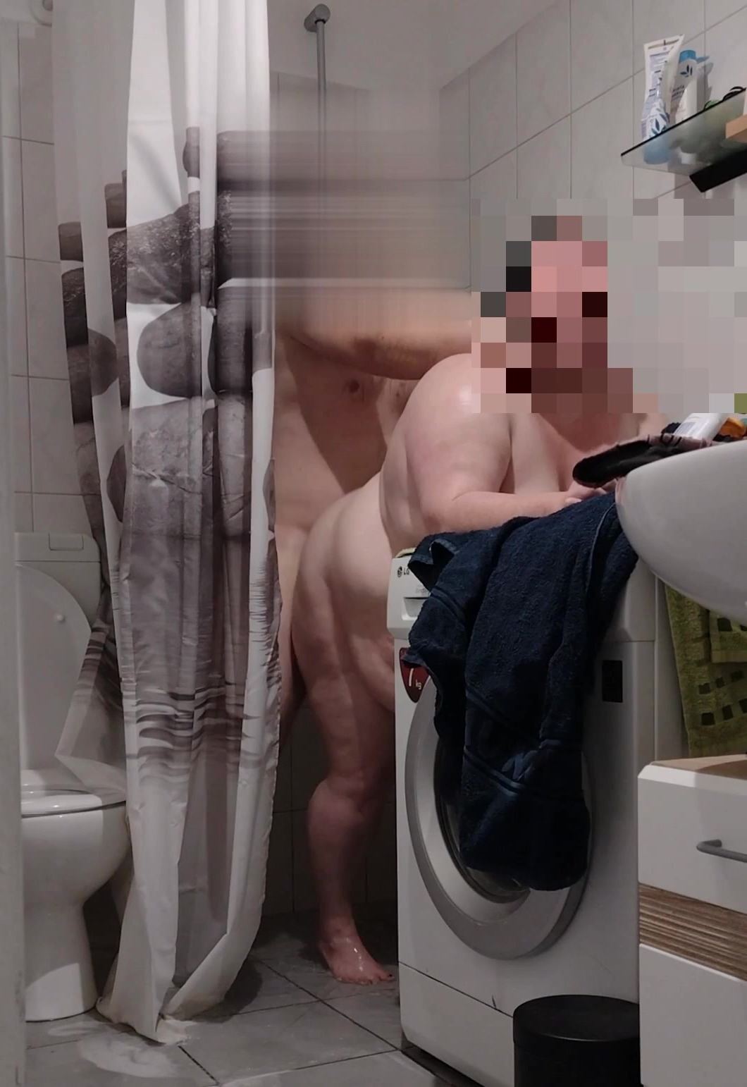Fick unter der Dusche im stehen