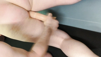Mit dem Dildo abgespritzt