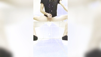 Jungschwanz kräftig Abgespritzt