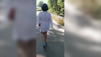 Meine reife Stute auf dem Weg zum Badesee
