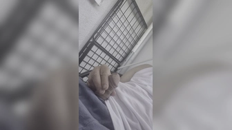 Kurzer Penis auf dem Balkon