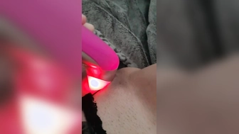 Nasses Fötzchen meiner Süssen mit dem Masturbator