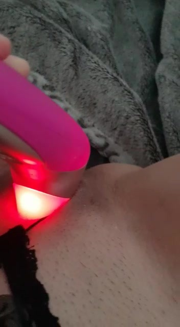 Nasses Fötzchen meiner Süssen mit dem Masturbator