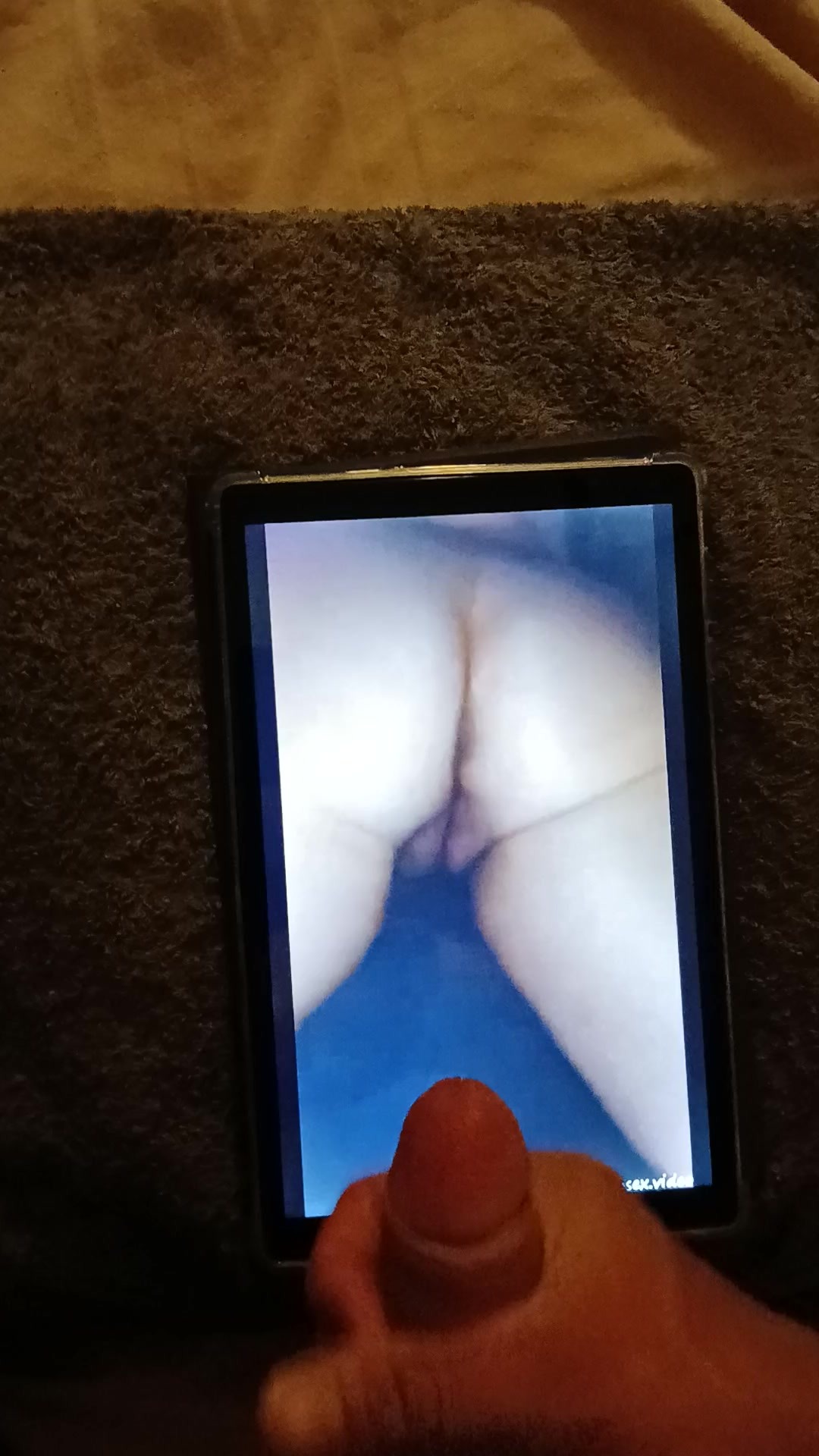 Schön auf Linda's Muschi gespritzt