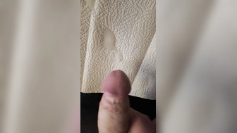 Schöner Schwanz schießt Sperma