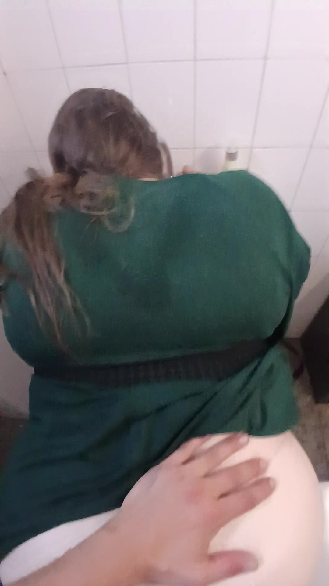 Hab meine Mollige Freundin auf Toilette Von hinten gefickt und reingespritzt