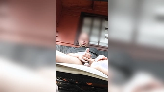 Auf der Hollywoodschaukel im Garten w****** Nr 3