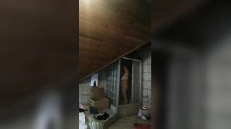 Mit Dildo in die Dusche