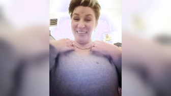 Meine Frau zeigt ihre alten Titten