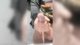 Schön mein Schwanz am wichsen