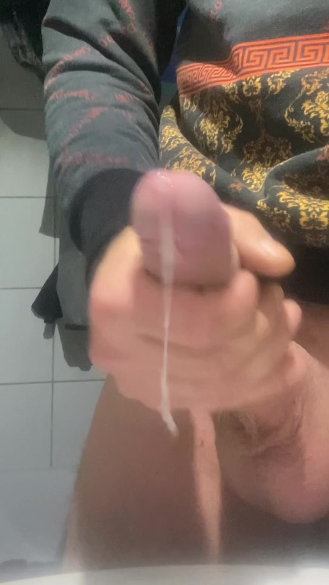 Schön mein Schwanz am wichsen