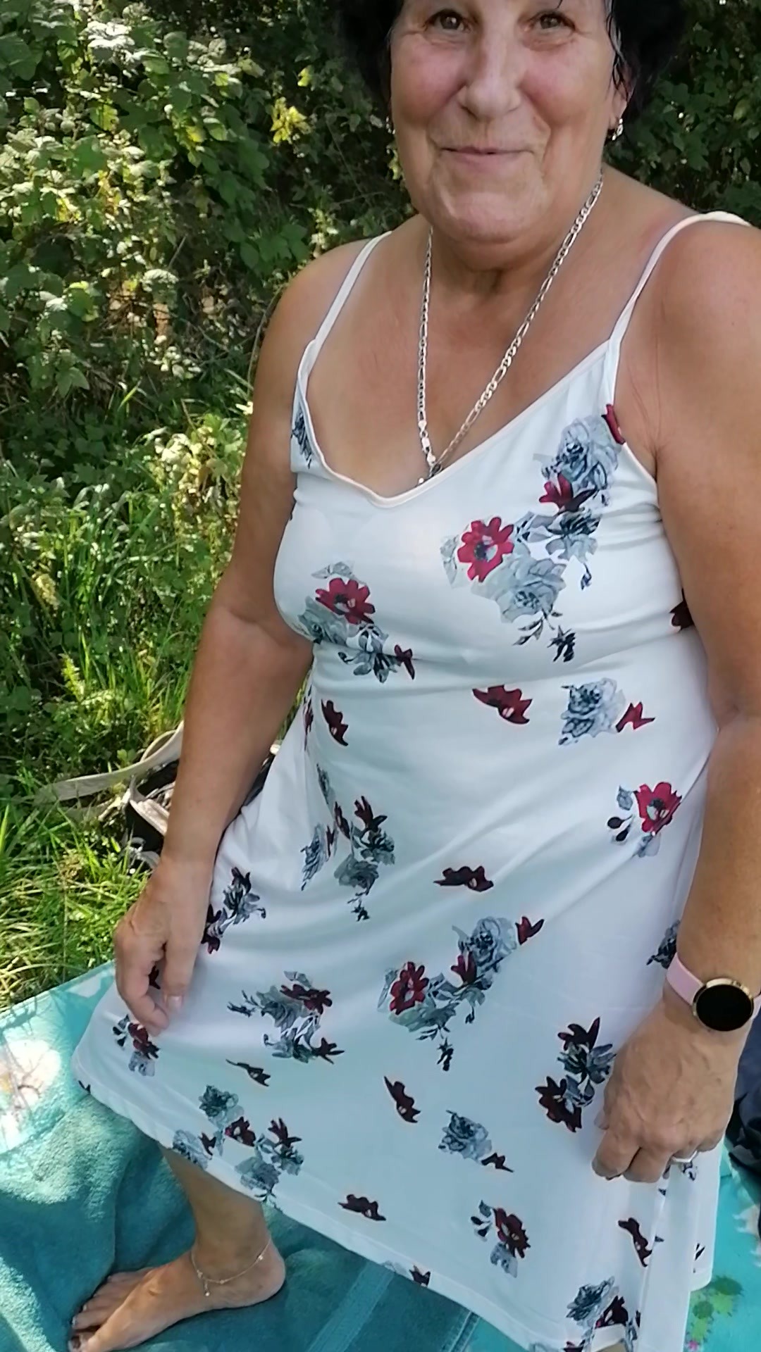 Oma nichts drunter unter dem Kleid