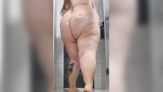 Meine Hübsche unter der Dusche