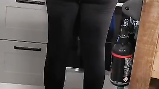 Nackt In Der Küche Kocht Es Sich Besonders Lecker Nackt In Der Küche Kocht Es Sich Besonders Lecker