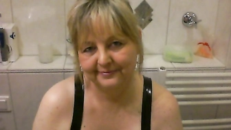 Nina beim geilen Blowjob