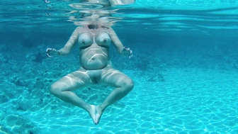 Meine Ehefrau beim Nacktschwimmen in 4K gefilmt