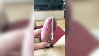 Heftig abgespritzt mit Penis-Plug