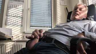 Im Büro musste ich Abspritzen