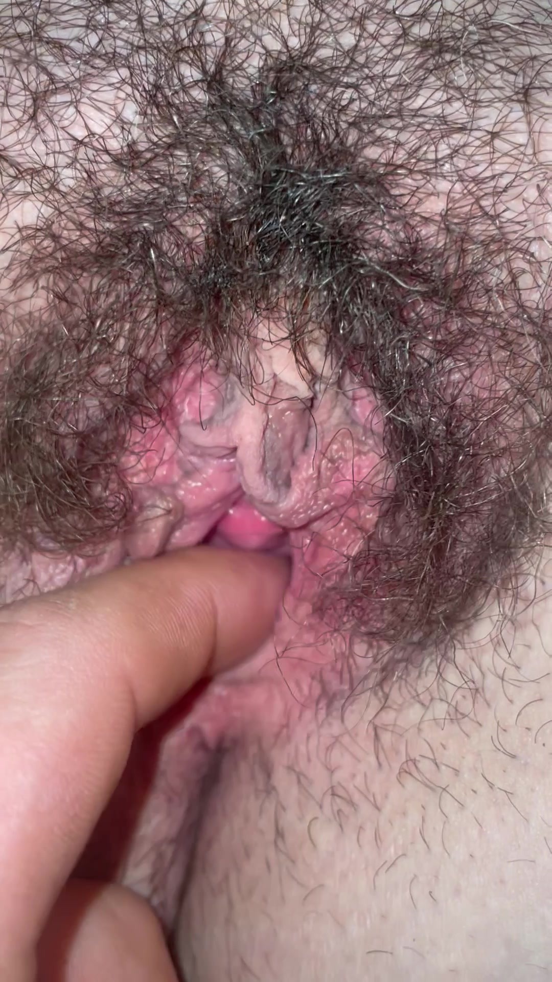 An der Muschi meiner Nachbarin gespielt