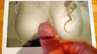 Geil die Titten bespritzt