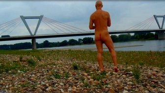 Blick auf Brücke und Boot