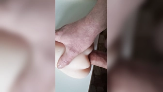 Wenn keine echte da ist muss eben mal eine Gummimuschi herhalten