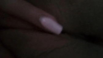 Feuchte Muschi massieren