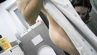 Beim Duschen zu zweit gefilmt