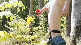 Im Wald befriedigt mit meinem toy