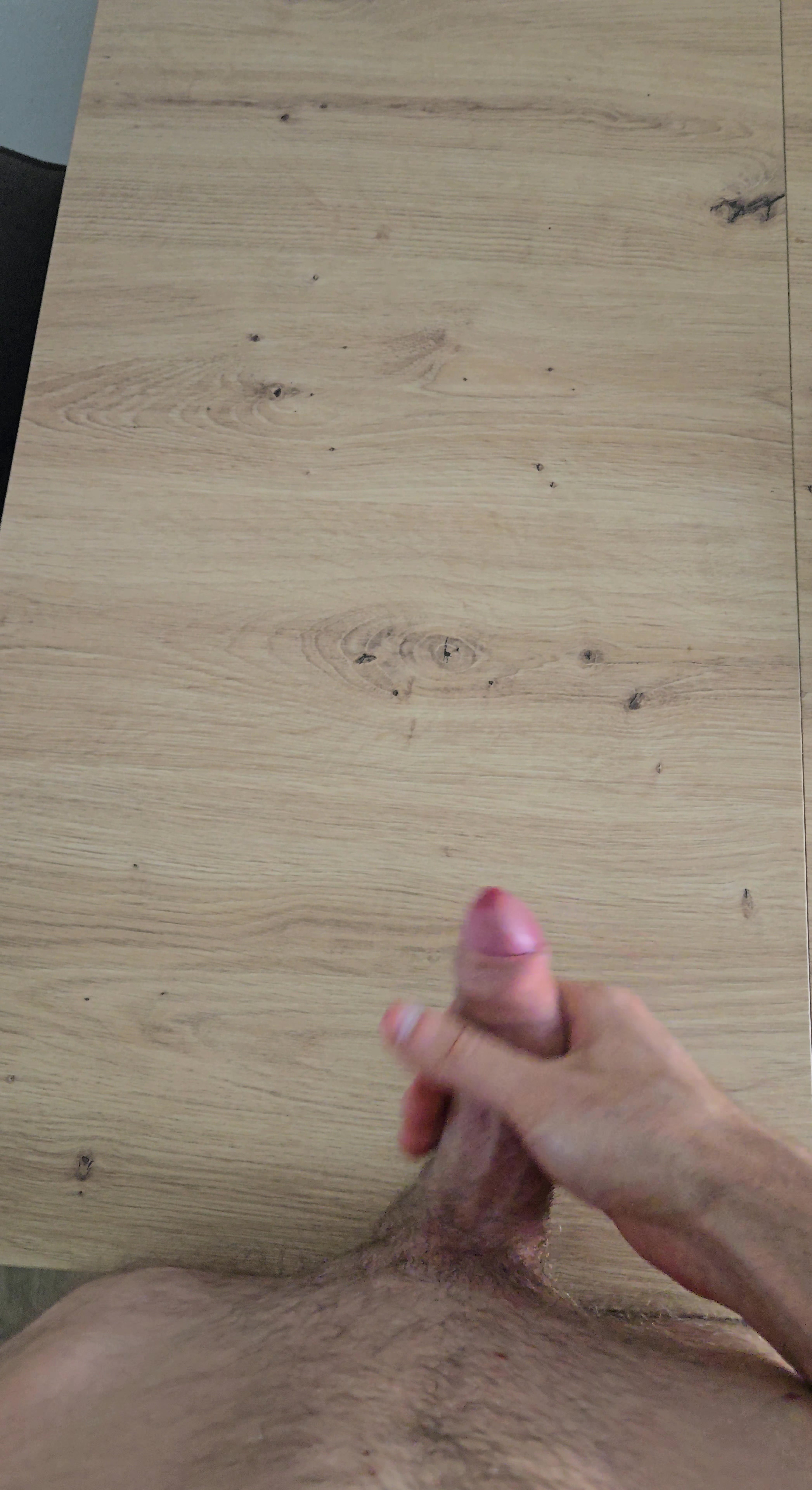 Auf den Tisch abgespritzt - Sex Videos und Porno Filme