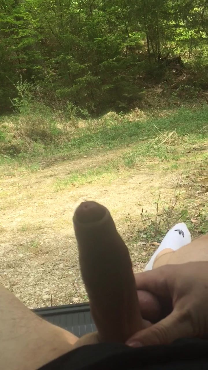 Outdoor im Wald wichsen