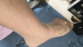 Von einem Verehrer verdedelte Nylonsöckchen.