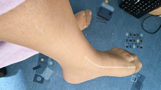 Von einem Verehrer verdedelte Nylonsöckchen.