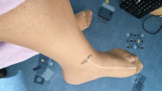 Von einem Verehrer verdedelte Nylonsöckchen.